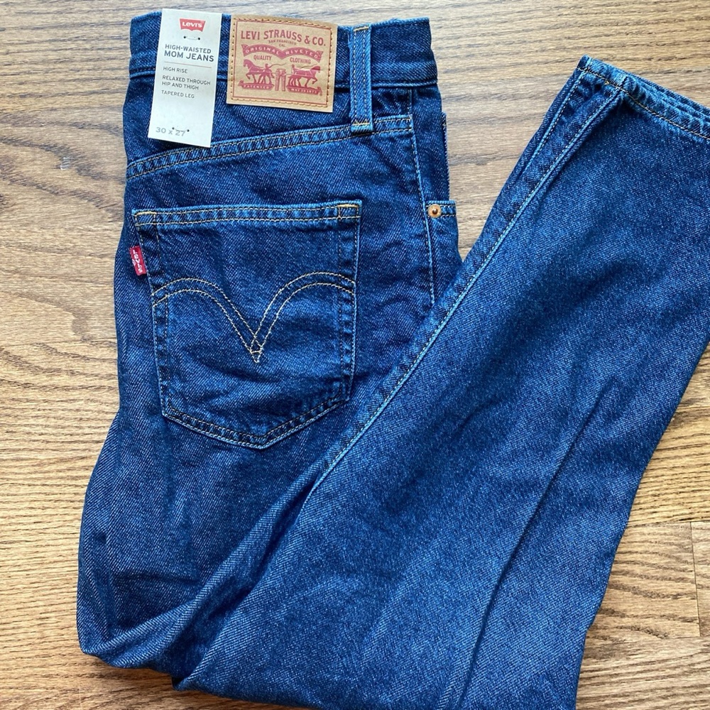 Levi’s High Waited Mom Jean 30x27